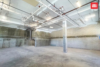 12444 Chandler Blvd, North Hollywood, CA for lease Interior Photo- Image 2 of 7