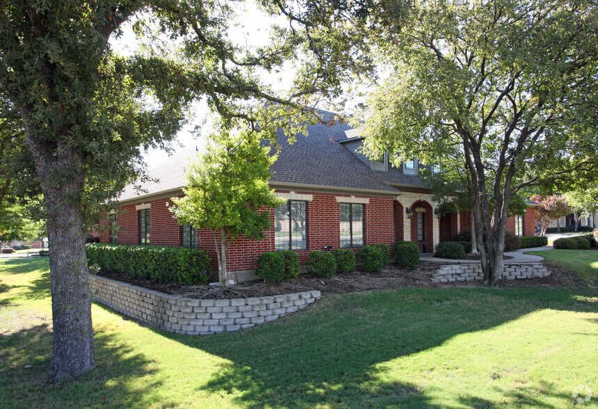 702 S Denton Tap Rd, Coppell, TX à louer - Photo du bâtiment - Image 2 de 7