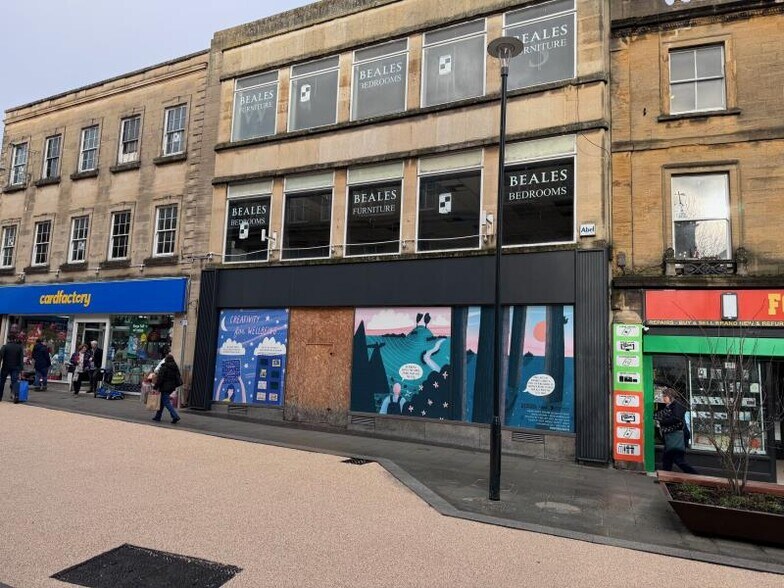 6 High St, Yeovil for lease - Building Photo - Image 2 of 4