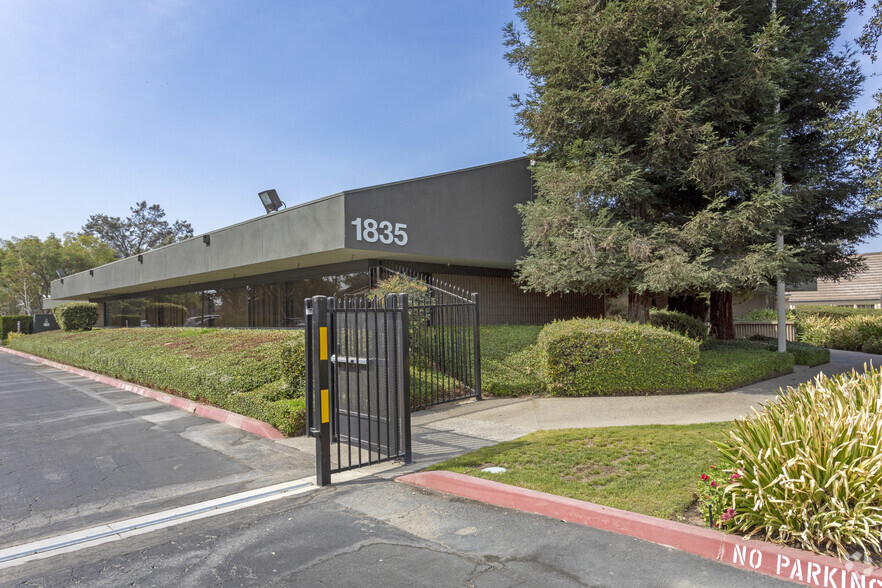 1835 N Fine Ave, Fresno, CA for lease - Building Photo - Image 2 of 5