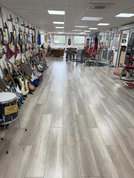 Flex in Courbevoie for lease - Interior Photo - Image 2 of 8