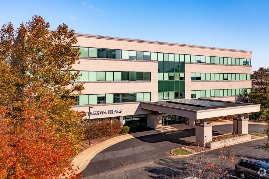 19450 Deerfield Ave, Lansdowne, VA à louer - Photo du bâtiment - Image 2 de 8