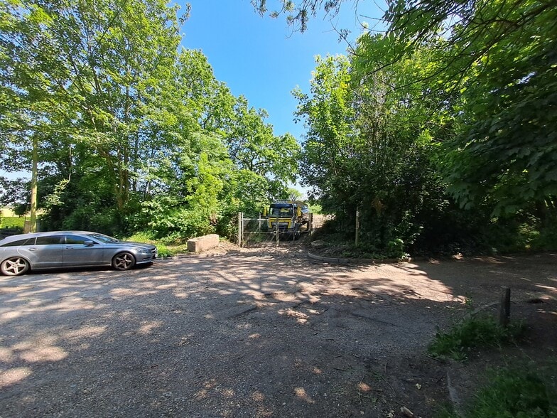 Chalk Pit Ln, Leatherhead à vendre - Photo du bâtiment - Image 3 de 6