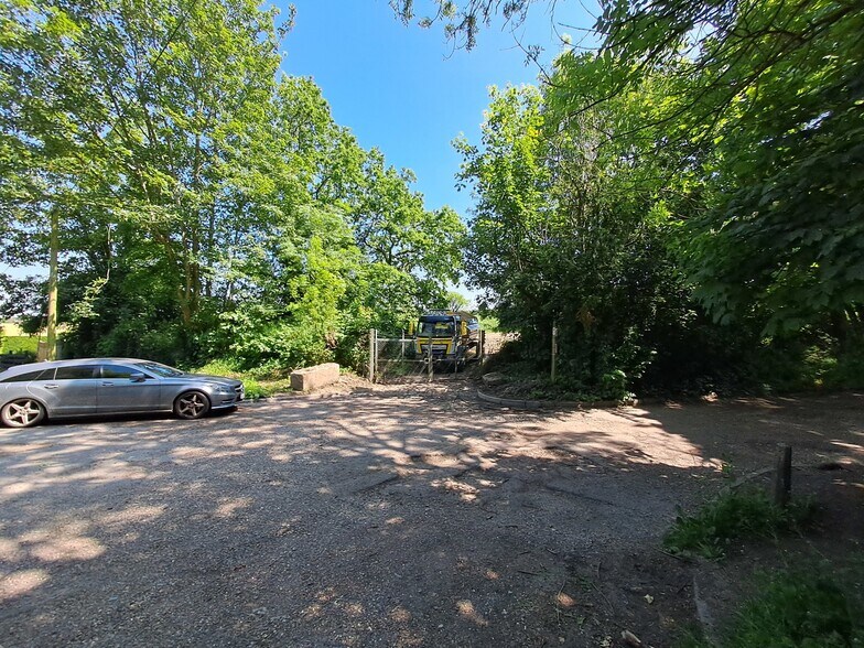 Chalk Pit Ln, Leatherhead à vendre - Photo du bâtiment - Image 3 de 6