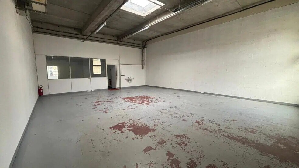 16 Rue Panicale, La Verrière à louer - Photo du bâtiment - Image 3 de 6