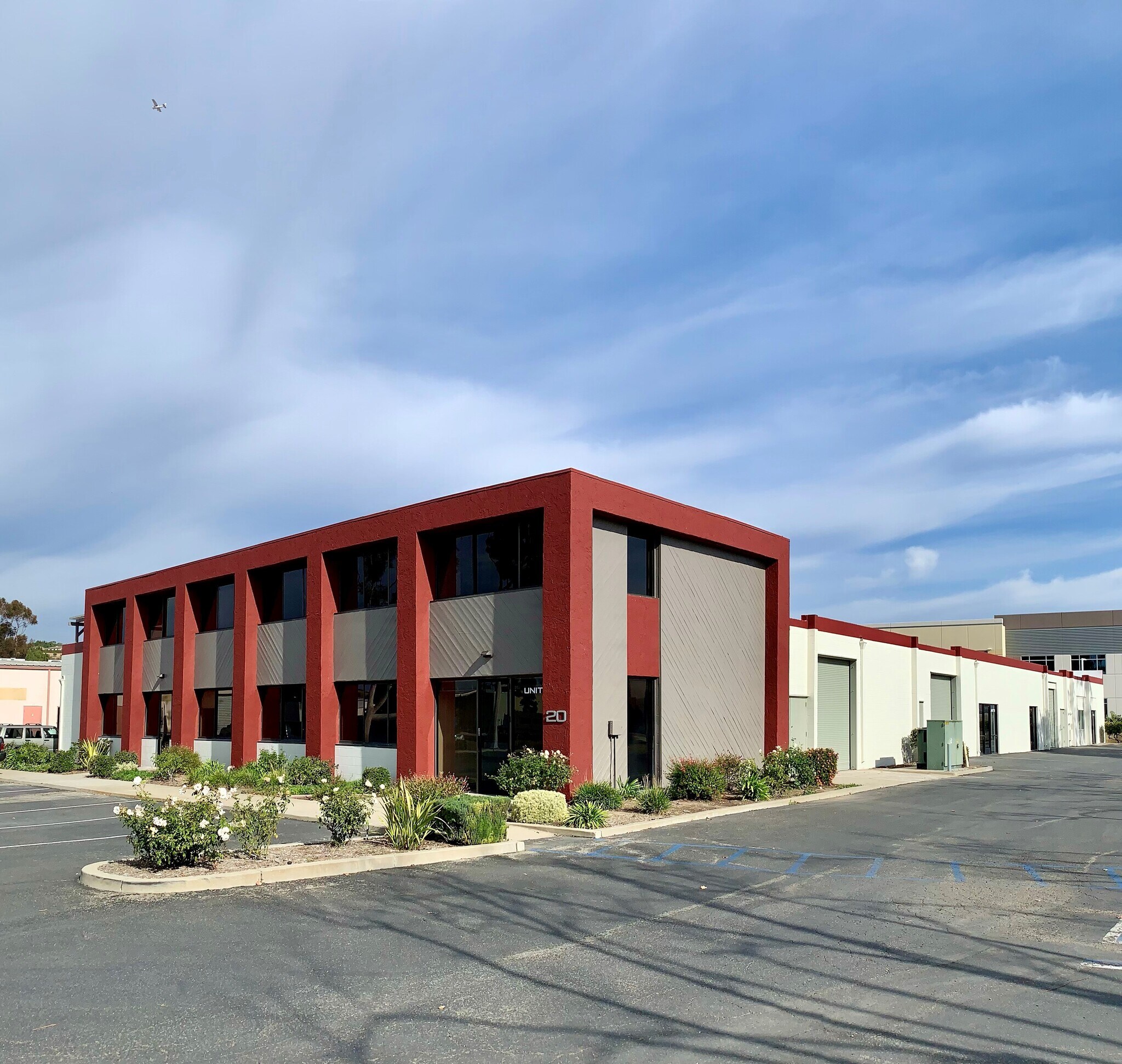 20 N Aviador St, Camarillo, CA à louer Photo du bâtiment- Image 1 de 9