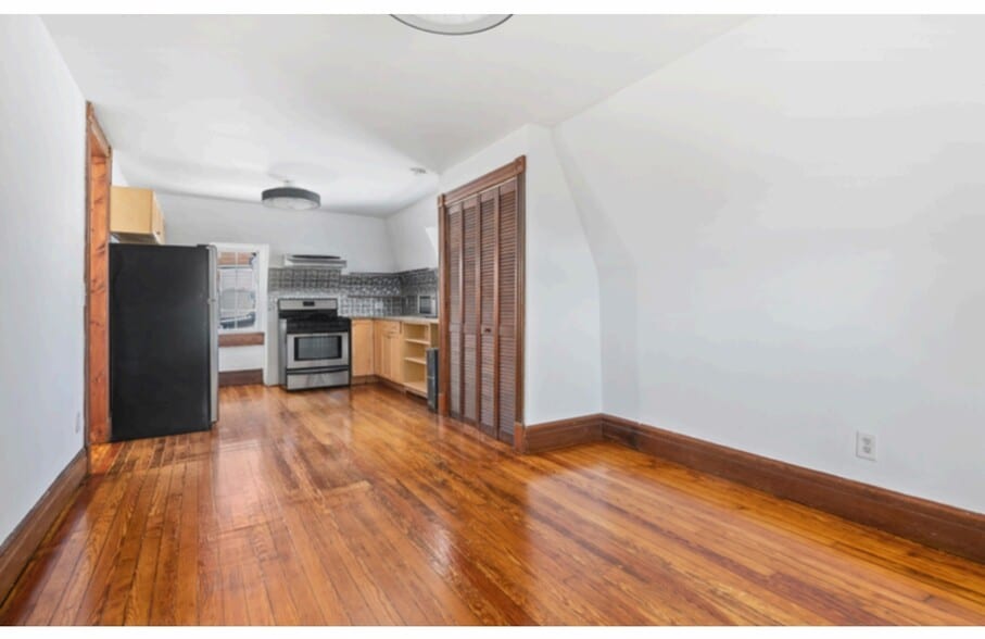 15 Fort Charles Place, Bronx, NY for sale - Interior Photo - Image 3 of 14