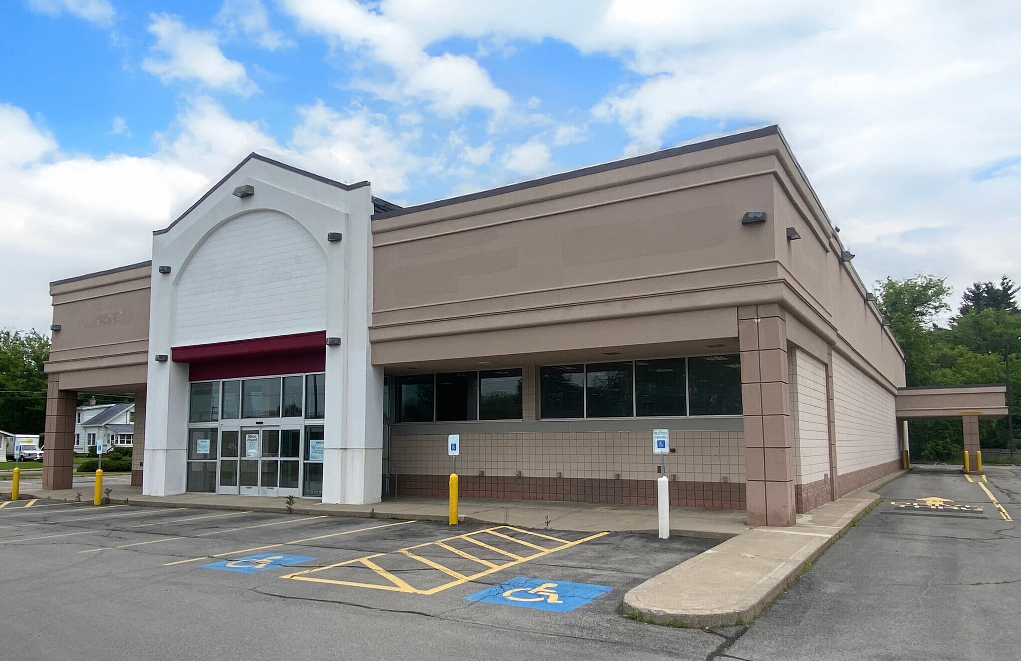 2616 Brewerton Rd, Mattydale, NY à vendre Photo du bâtiment- Image 1 de 11