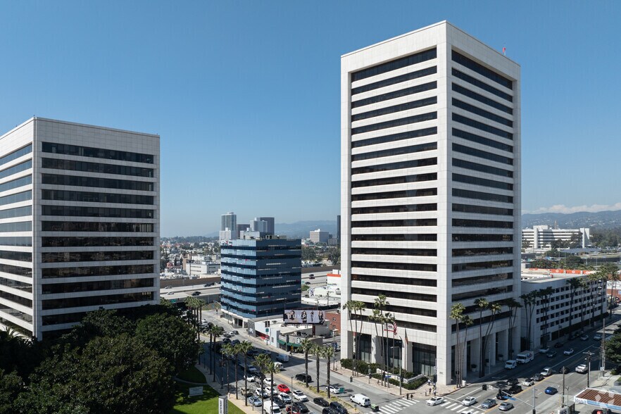 11111 Santa Monica Blvd, Los Angeles, CA à louer - Photo principale - Image 1 de 28