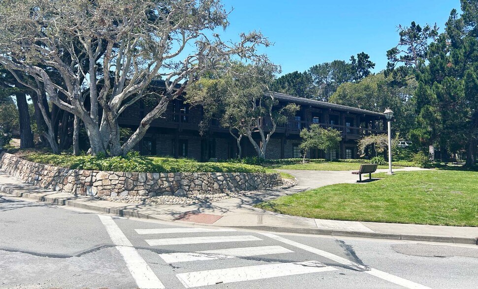 1400 Munras Ave, Monterey, CA à vendre - Photo du bâtiment - Image 1 de 2