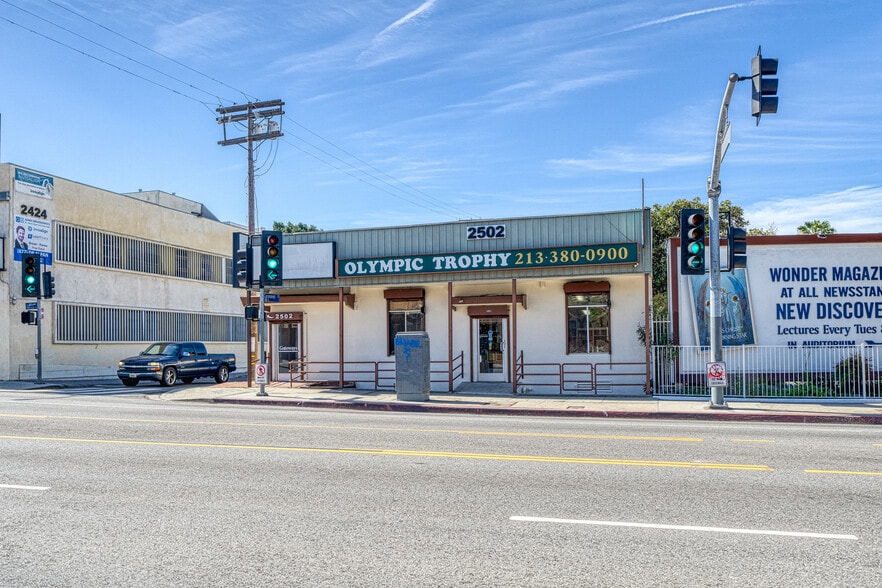 2502 W 3rd St, Los Angeles, CA à vendre - Photo du bâtiment - Image 1 de 31