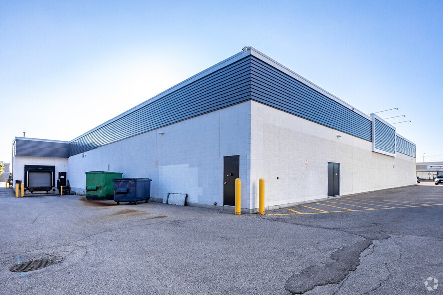 3434 Lawrence Av E, Toronto, ON à louer - Photo du bâtiment - Image 2 de 4