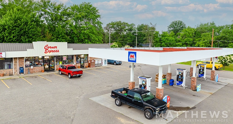 7997 Lake Dr, Circle Pines, MN for sale - Building Photo - Image 1 of 1