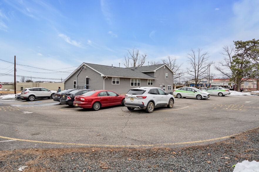516 Duquesne Blvd, Brick, NJ for sale - Building Photo - Image 2 of 4