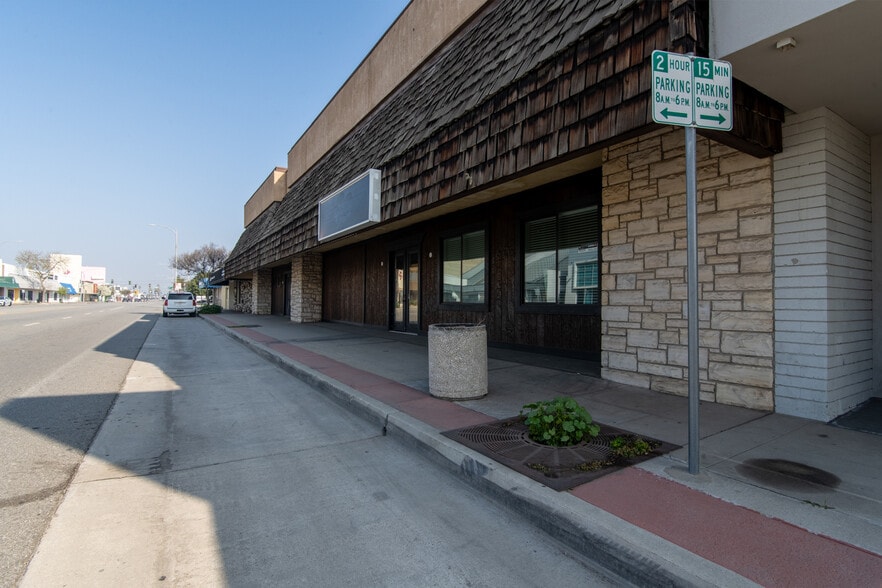 2612 F St, Bakersfield, CA for sale - Building Photo - Image 2 of 12