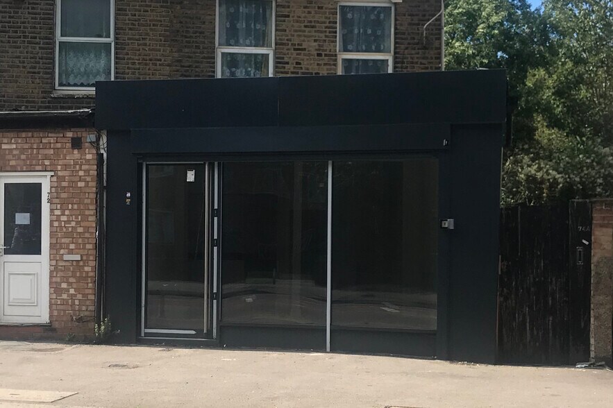 74 Chigwell Rd, Londres à louer - Photo du bâtiment - Image 1 de 2