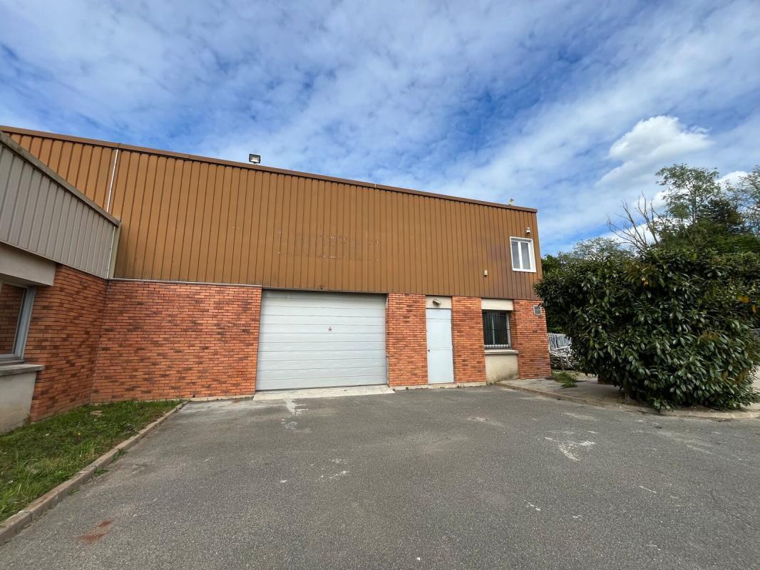 Flex in Lisses for lease Building Photo- Image 1 of 9