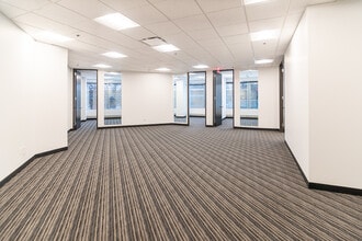 2800 S River Rd, Des Plaines, IL à louer Photo intérieure- Image 2 de 6