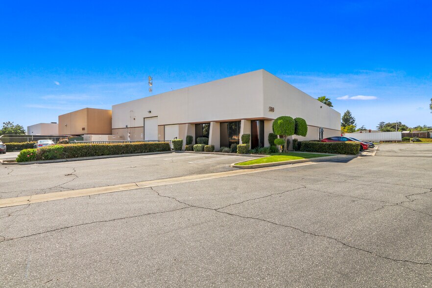 298 Bonita Ave, Pomona, CA à vendre - Photo du bâtiment - Image 3 de 7
