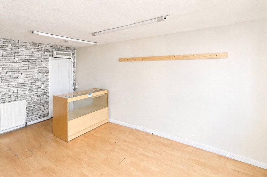 140 East St, South Molton for lease - Building Photo - Image 2 of 4