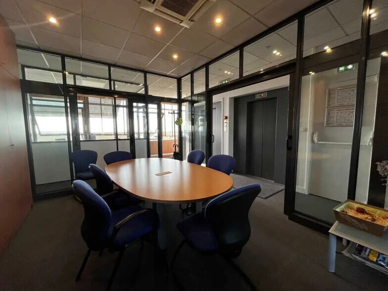 Bureau dans Bordeaux à louer - Photo du bâtiment - Image 2 de 10