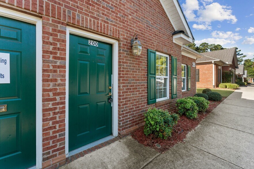 2440 Sandy Plains Rd, Marietta, GA à louer - Photo du bâtiment - Image 2 de 11