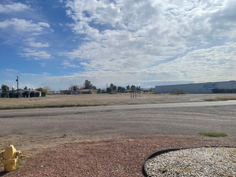 10204 S Harbor Ave, Mohave Valley, AZ à louer - Photo du bâtiment - Image 3 de 12