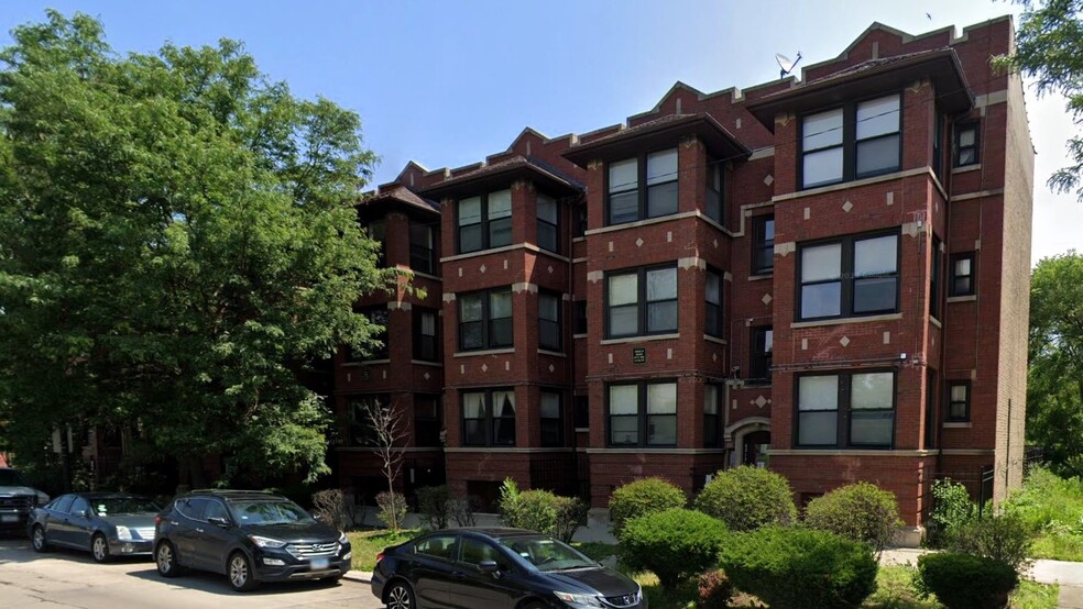 103-Unit Portfolio | Chicago Southsides portfolio of 7 properties for sale on LoopNet.ca - Building Photo - Image 1 of 2