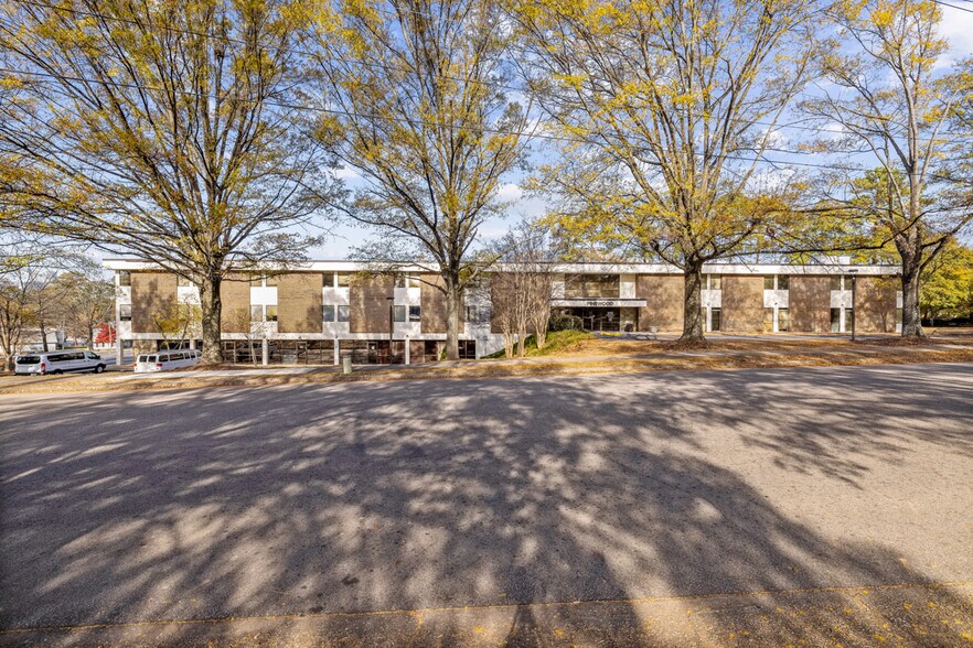 1001 Navaho Dr, Raleigh, NC à louer - Photo du bâtiment - Image 2 de 11