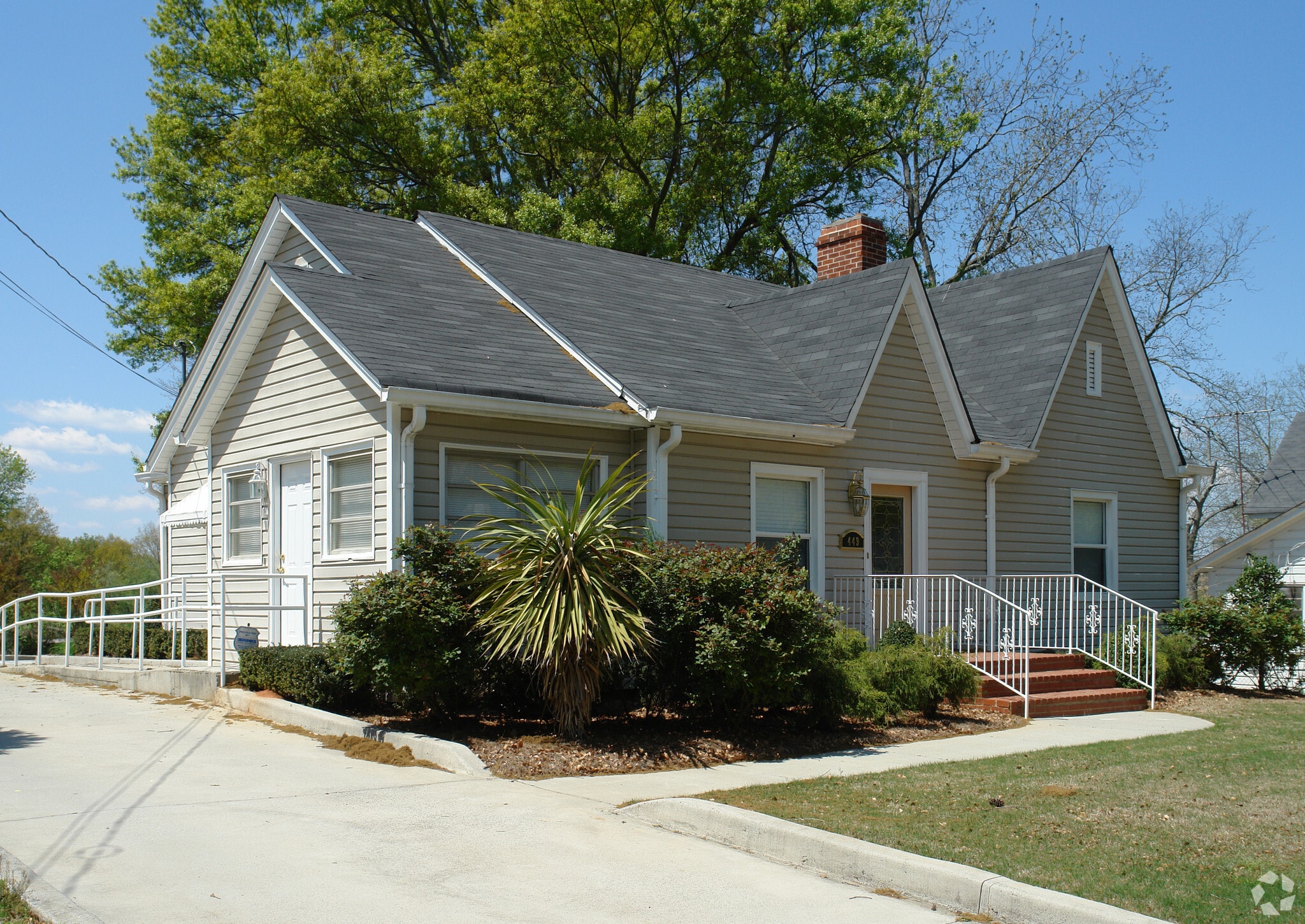 449 S Hill St, Buford, GA for sale Primary Photo- Image 1 of 54