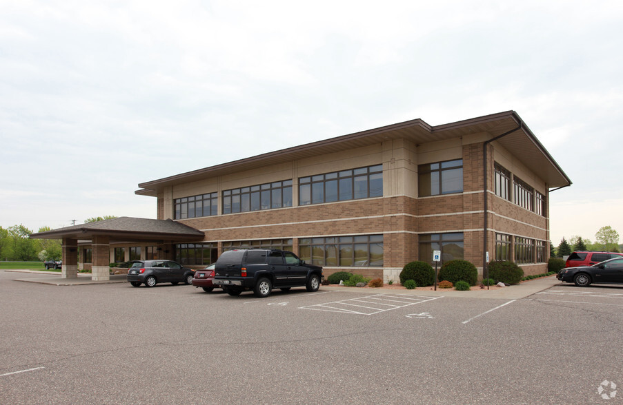 744 Ryan Dr, Hudson, WI for lease - Primary Photo - Image 1 of 5