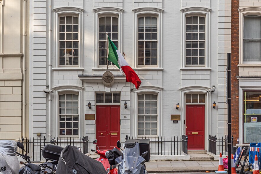 16-16A St George St, Londres à louer - Photo du bâtiment - Image 3 de 14