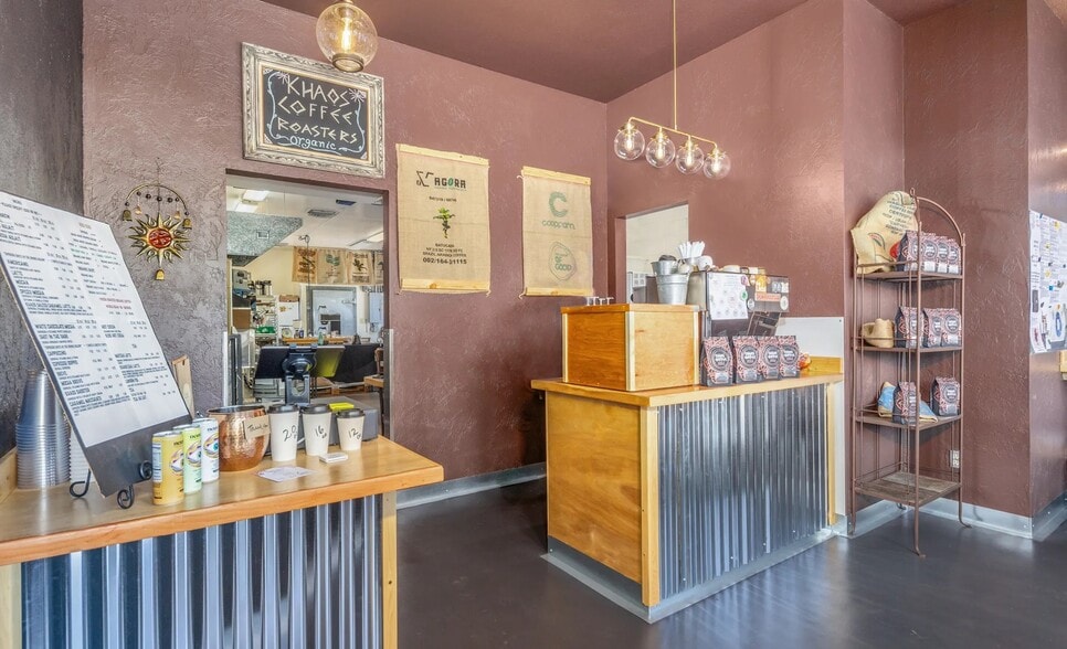 3925-3931 W Overland Rd, Boise, ID for sale - Interior Photo - Image 2 of 5