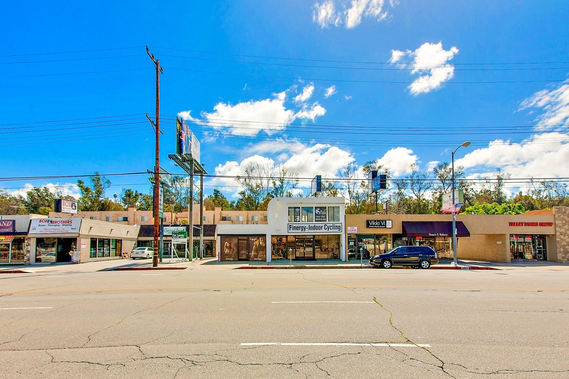 22520-22522 Ventura Blvd, Woodland Hills, CA for lease Primary Photo- Image 1 of 55