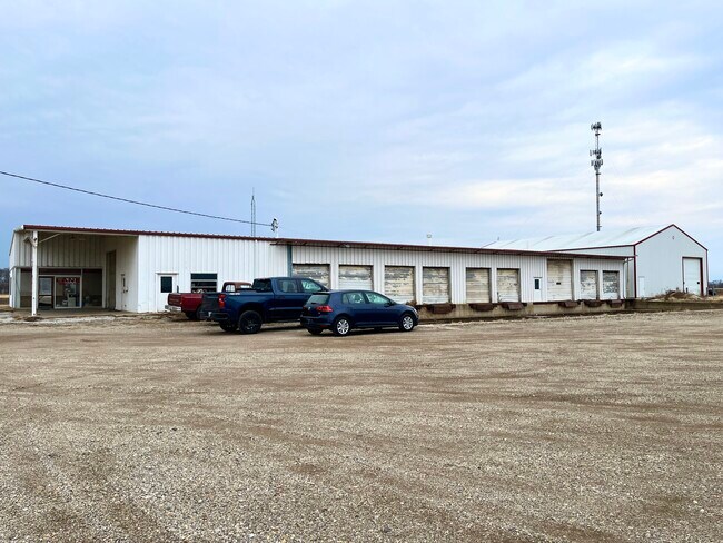 More details for 125 Barlow Rd, Farmington, IL - Industrial for Sale