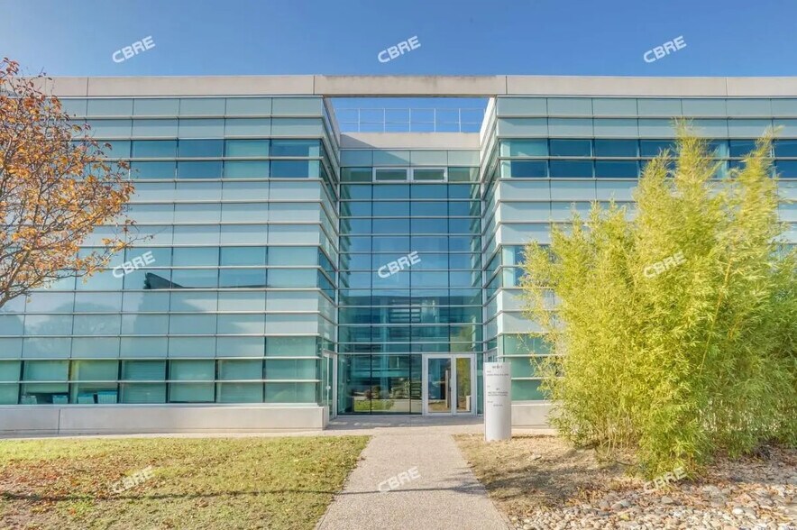 Office in Toulouse for lease - Building Photo - Image 2 of 8