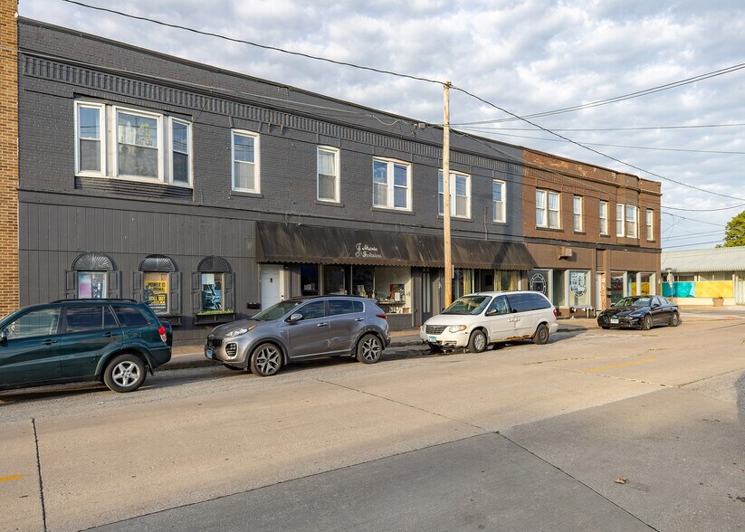 706 18th Ave, Moline, IL à vendre - Photo du bâtiment - Image 1 de 3