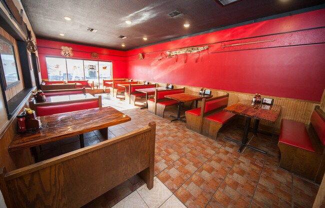 Plus de détails pour 5740 7th St, Zephyrhills, FL - Commerce de détail à louer