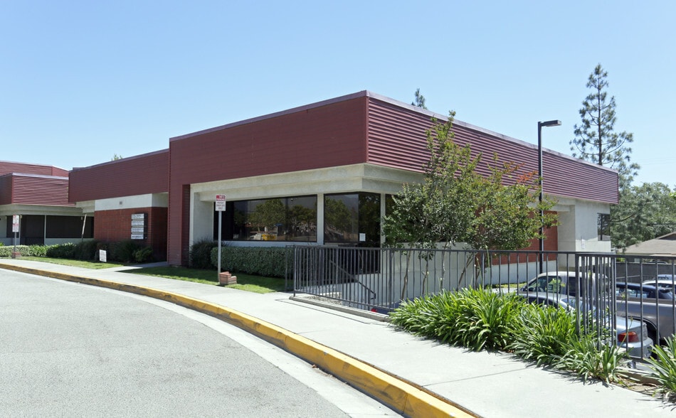 980 E Foothill Blvd, Upland, CA à vendre - Photo du bâtiment - Image 3 de 11