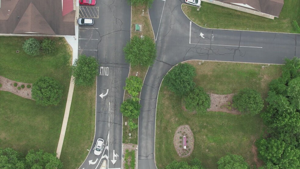 390 Amwell Rd, Hillsborough, NJ à louer - Vidéo sur l’inscription commerciale - Image 2 de 13