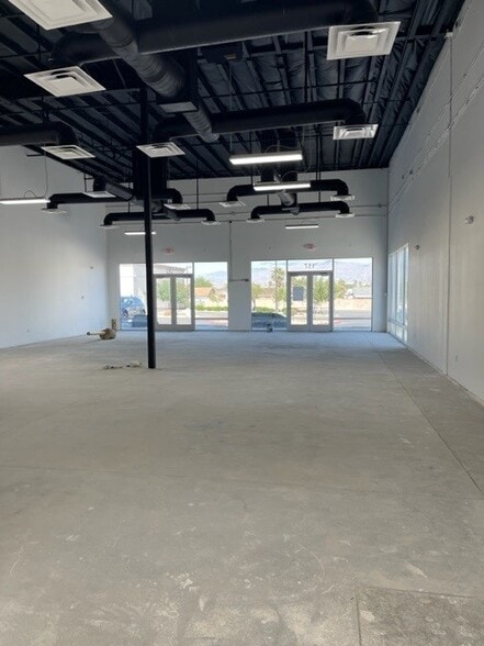 2815 W Lake Mead Blvd, North Las Vegas, NV for lease - Interior Photo - Image 2 of 8