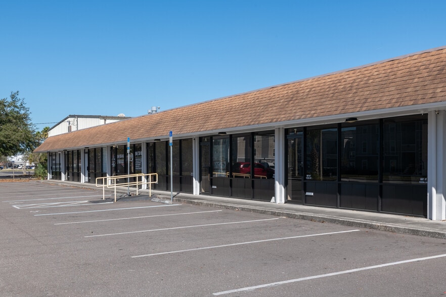 6593 Powers Ave, Jacksonville, FL for lease - Building Photo - Image 2 of 5