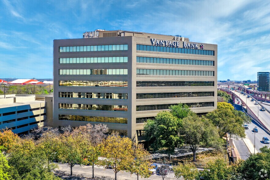 45 NE Loop 410, San Antonio, TX à louer - Photo du bâtiment - Image 2 de 9
