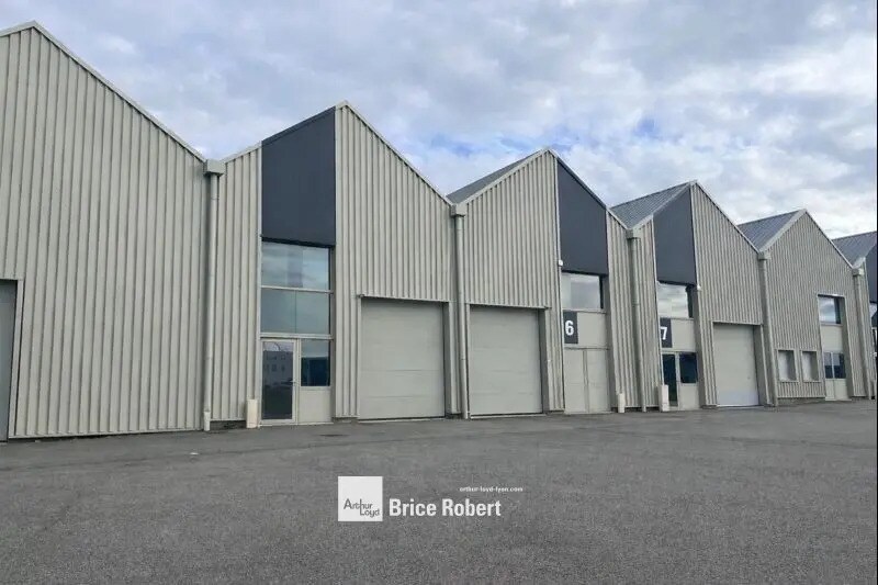 Office in Genas for lease Building Photo- Image 1 of 3