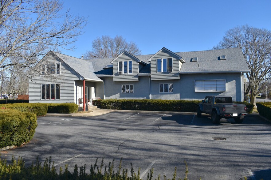 620 6th St, West Babylon, NY for lease - Primary Photo - Image 1 of 16