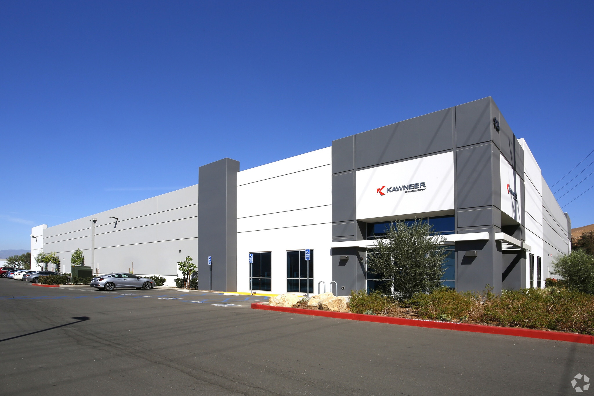925 Marlborough Ave, Riverside, CA for lease Primary Photo- Image 1 of 4