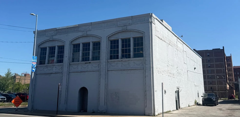 1112 Monroe St, Toledo, OH for lease - Primary Photo - Image 1 of 8