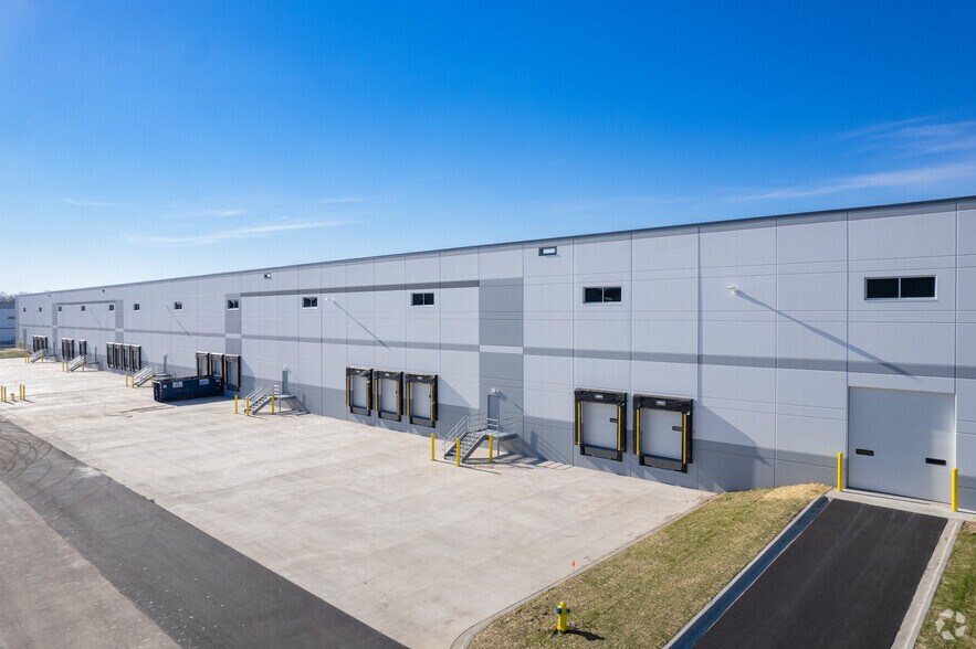 620 Darling Dr, Vernon Hills, IL à louer - Photo du bâtiment - Image 3 de 5