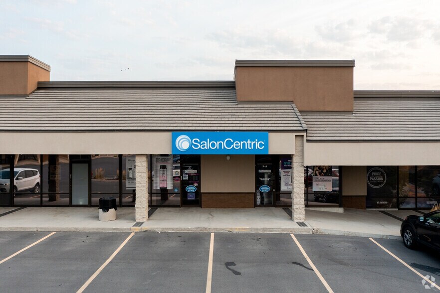 2490 W 4700 S, Salt Lake City, UT à louer - Photo du bâtiment - Image 3 de 11