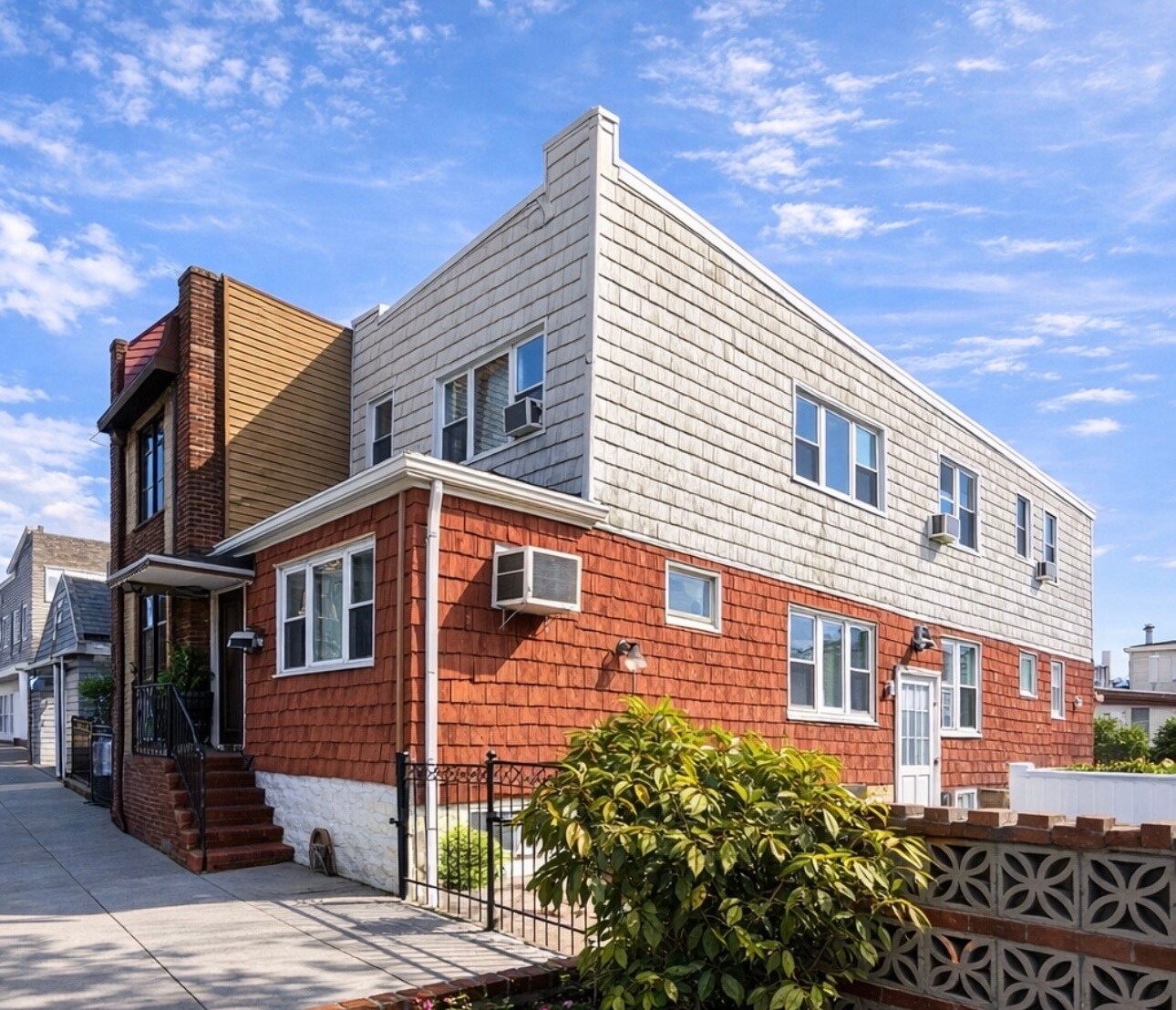 7215 73rd St, Glendale, NY à vendre Photo du bâtiment- Image 1 de 52